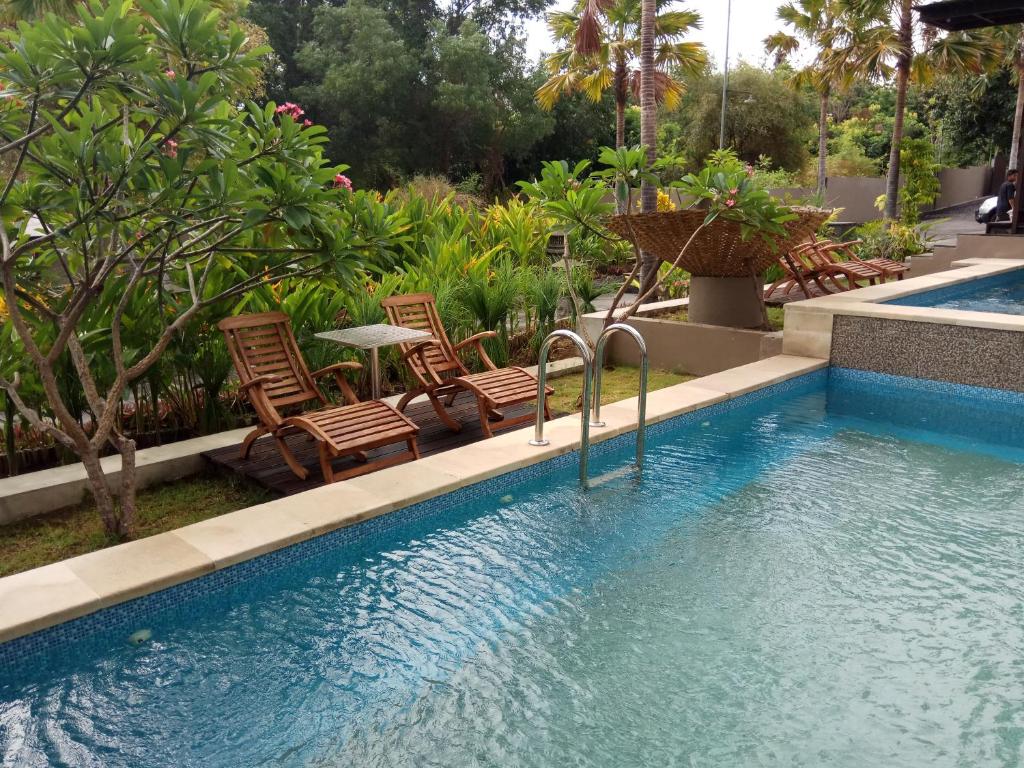 Swimming pool sa o malapit sa Bali Umah Tinjung
