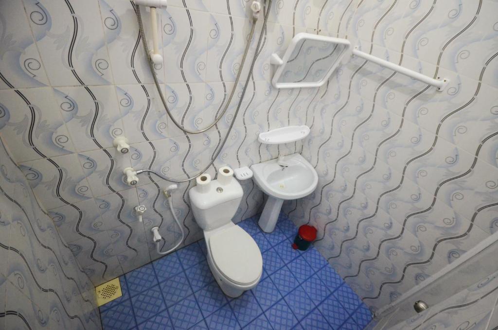 Blue Water Thoddoo Inn - 4