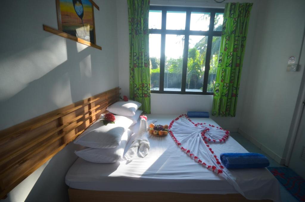 Blue Water Thoddoo Inn - 3