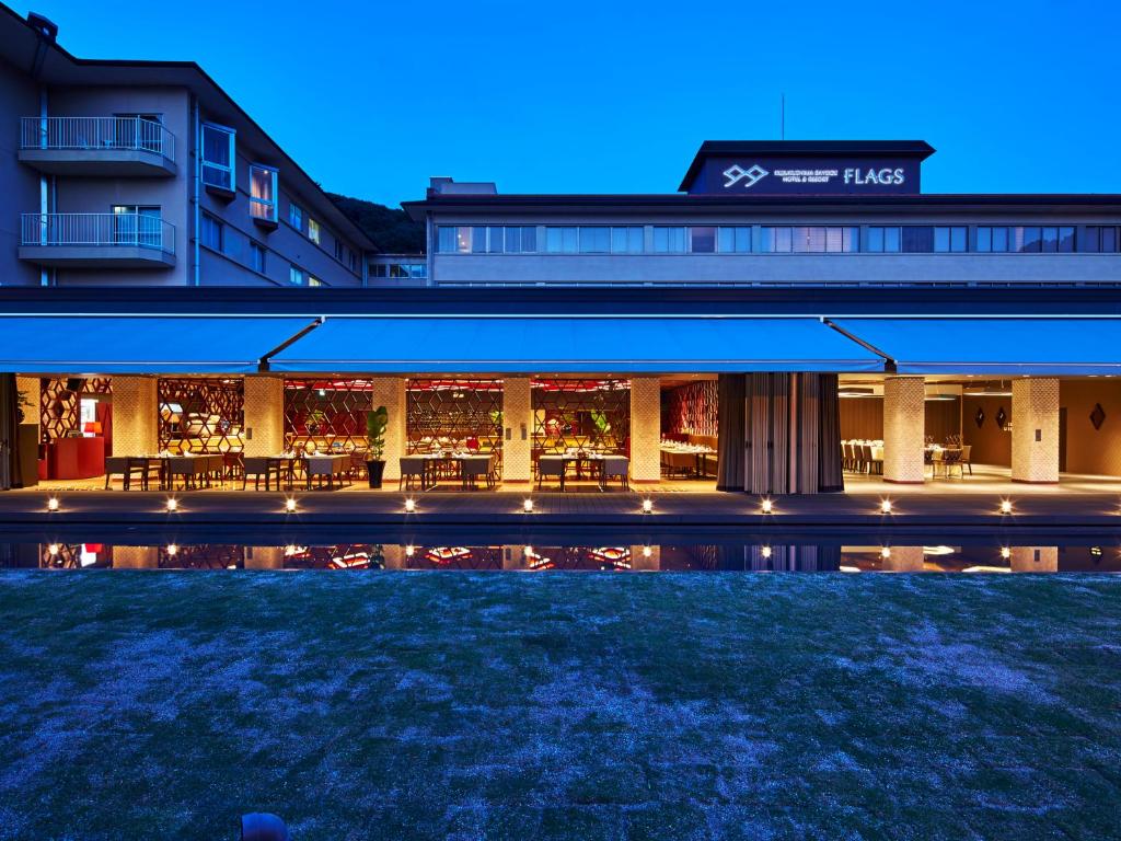 un edificio con piscina frente a él en Hotel Flags Kuju Kusima, en Sasebo