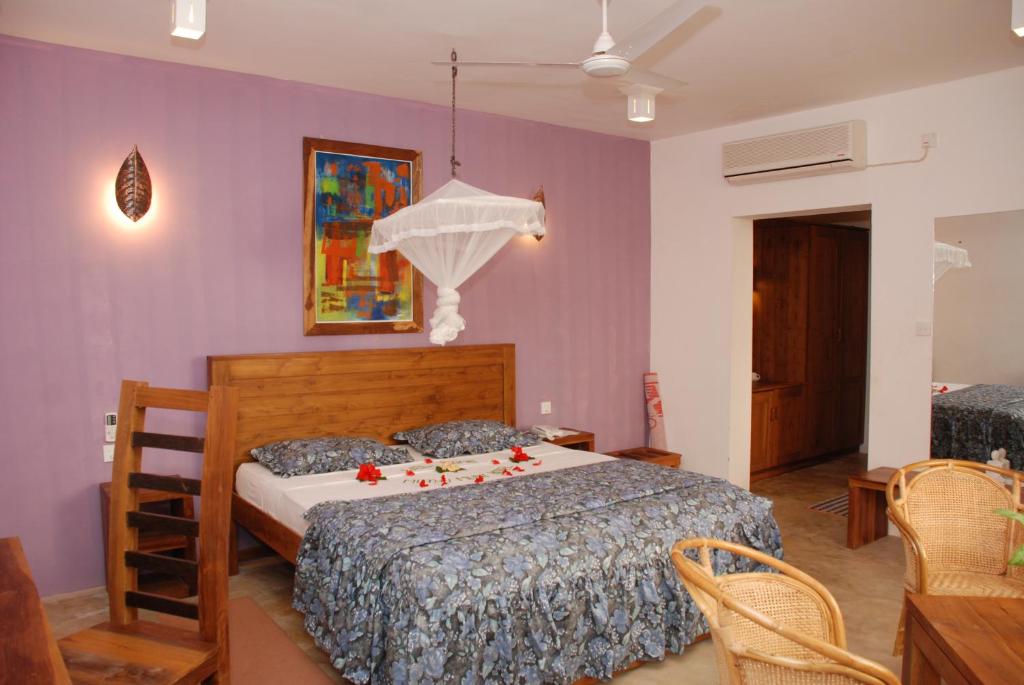 Postel nebo postele na pokoji v ubytování Muthumuni Ayurveda Beach Resort