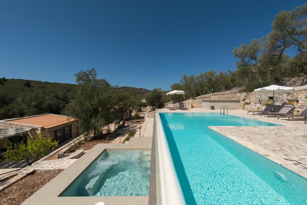 Bazén v ubytování Paxoi Resort - Adult-Only nebo v jeho okolí