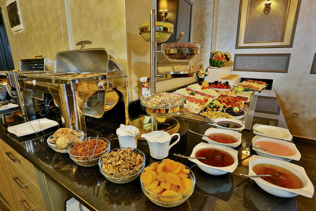 Comida no hotel ou em algum lugar perto
