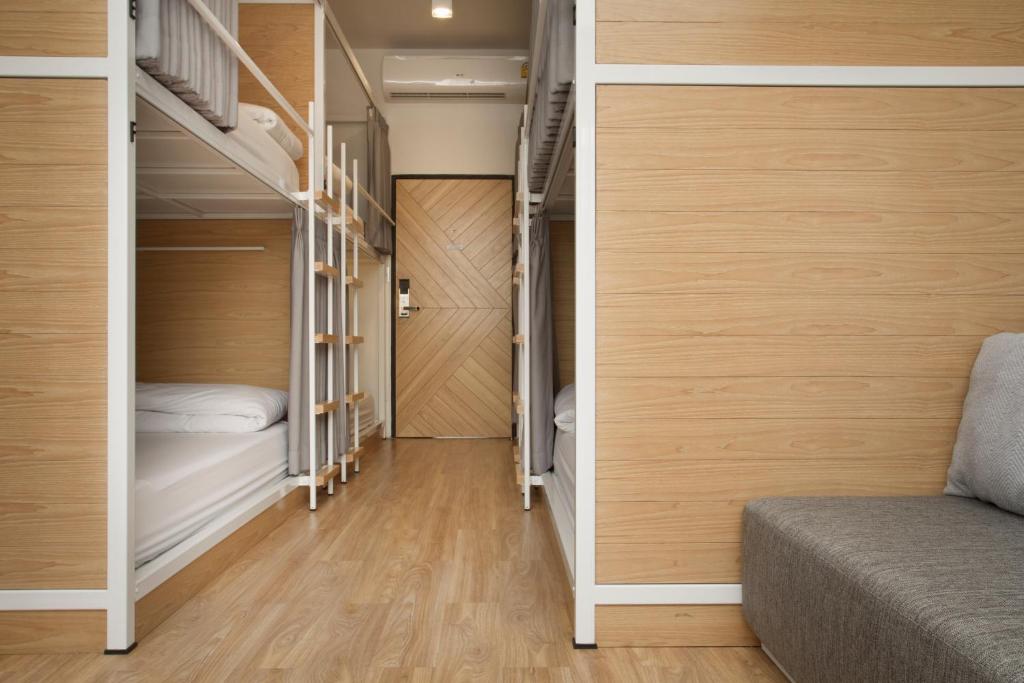 Postel nebo postele na pokoji v ubytování Bed One Block Hostel