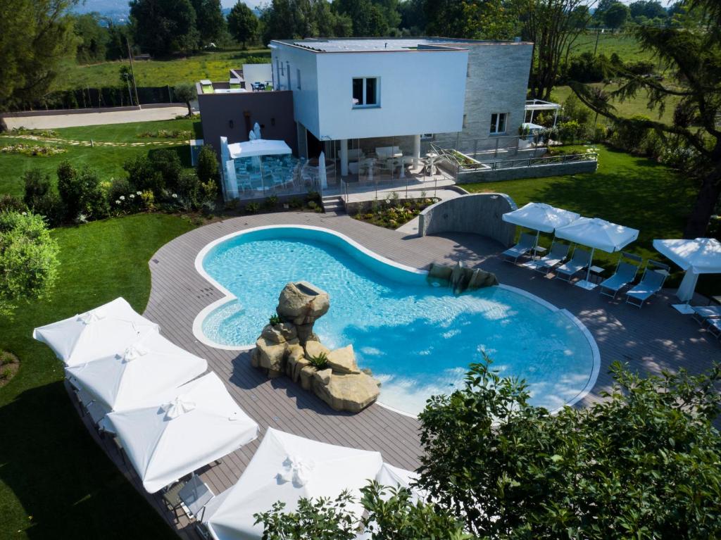 Uitzicht op het zwembad bij Relais Villa Clodia of in de buurt