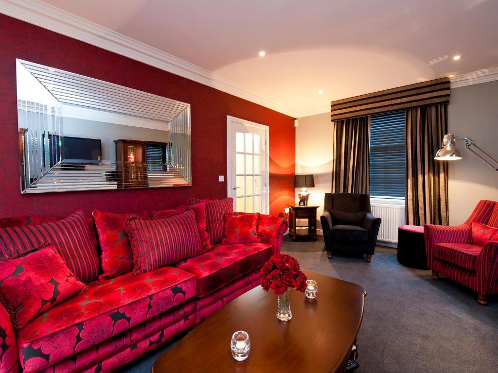 Five Star Stays - Four-Bedroom House