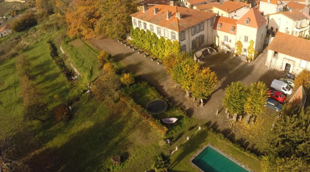 an aerial view of a large house with a yard at Manoir d'Aubeterre in Marsat