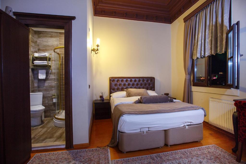 Postel nebo postele na pokoji v ubytování Tahir Aga Konagi Hotel