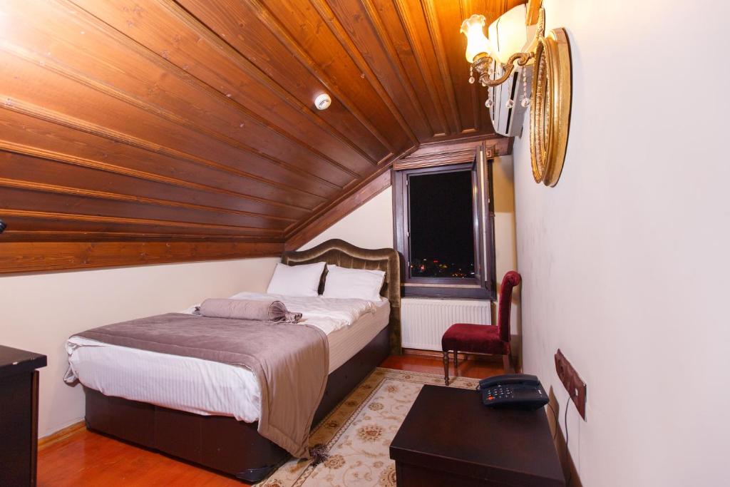 Postel nebo postele na pokoji v ubytování Tahir Aga Konagi Hotel