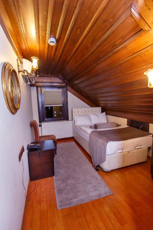 Postel nebo postele na pokoji v ubytování Tahir Aga Konagi Hotel