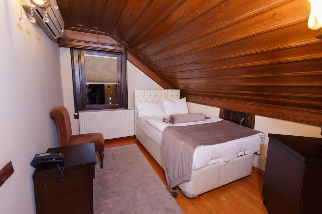 Postel nebo postele na pokoji v ubytování Tahir Aga Konagi Hotel