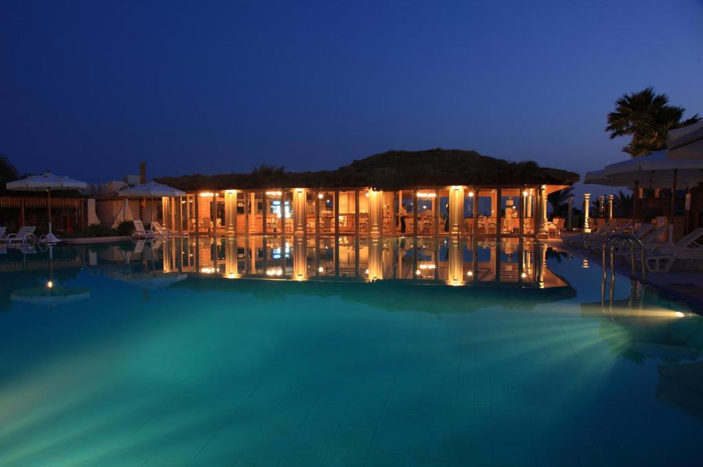 Bazén v ubytování Swiss Inn Resort Dahab nebo v jeho okolí