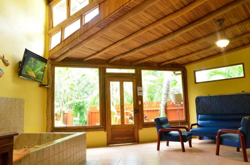 TV a/nebo společenská místnost v ubytování Villas la Paz