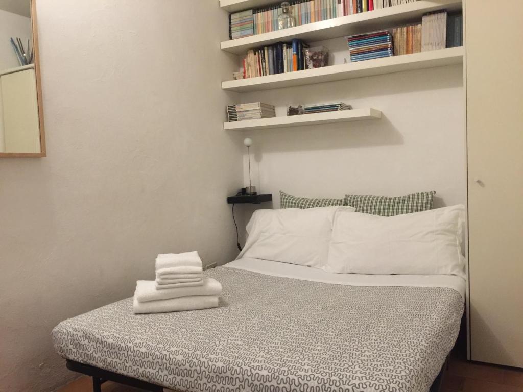 Кровать или кровати в номере Small Navona Studio