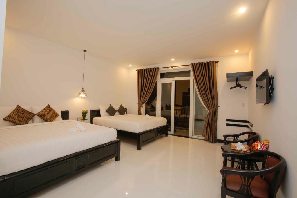 Postel nebo postele na pokoji v ubytování Hoi An Sunny Pool Villa
