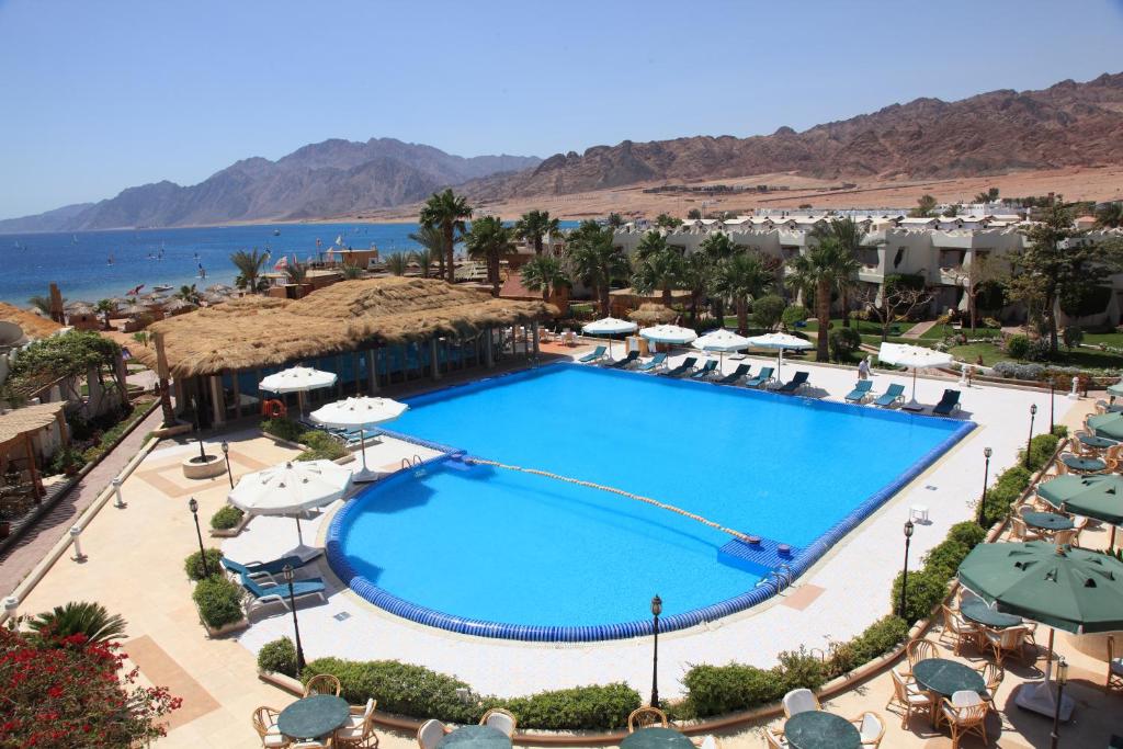 Bazén v ubytování Swiss Inn Resort Dahab nebo v jeho okolí