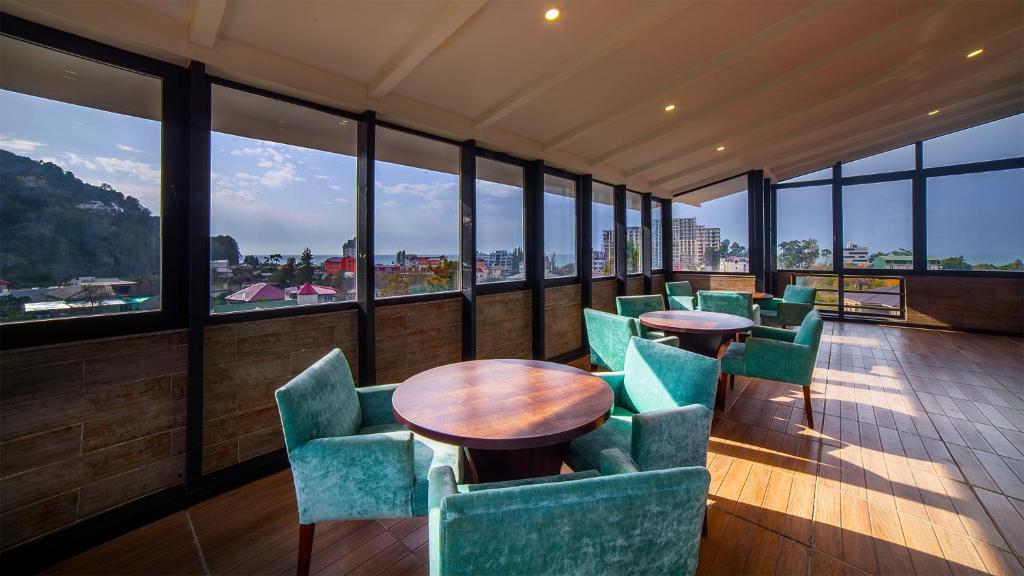 Nespecifikovaný výhled na hory nebo výhled na hory při pohledu z hotelu