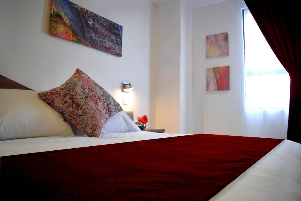Postel nebo postele na pokoji v ubytování Astro Inn Hotel Express