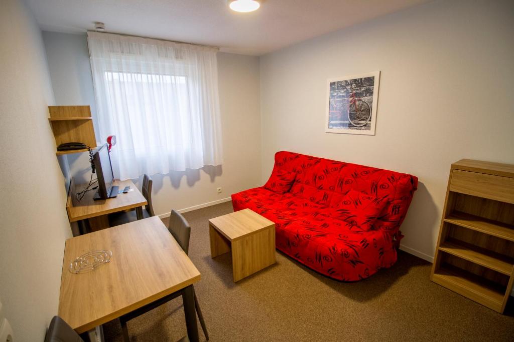 KOSY Appart'hôtel Le Champ De Mars Reims - Resim 10