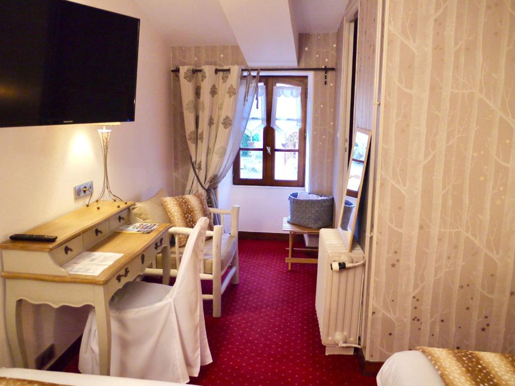 Hôtel Le Chapeau Rouge , Lusignan, France - 286 Commentaires clients .  Réservez votre hôtel dès maintenant ! - Booking.com