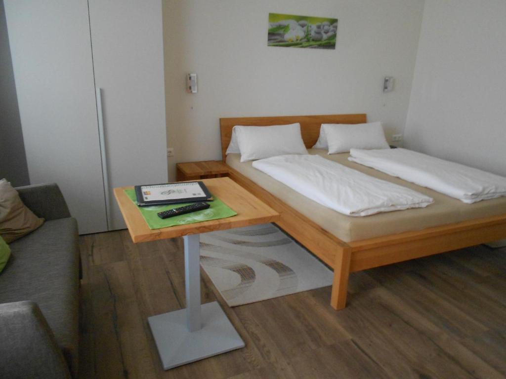 Postel nebo postele na pokoji v ubytování Weingut Gastehaus Palkowitsch