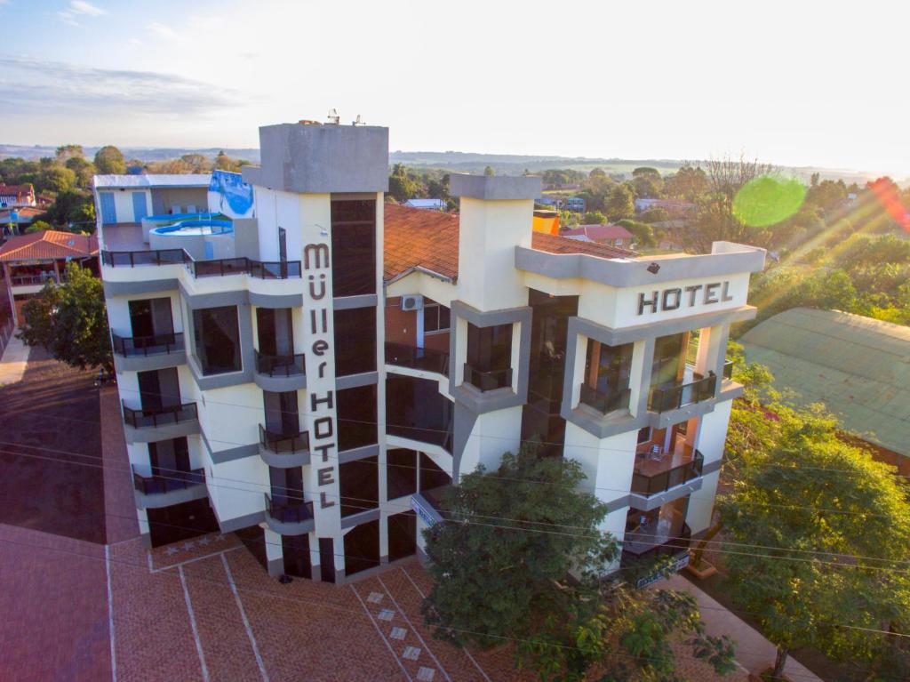 a hotel building with a hotel sign on it at Müller Hotel in Bella Vista