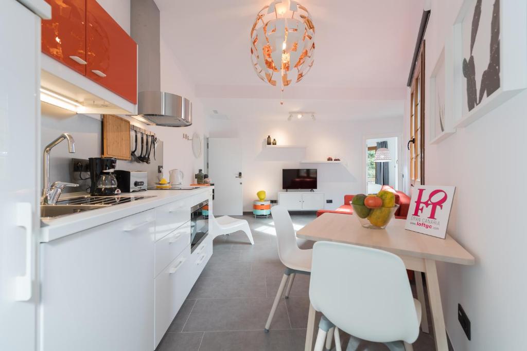 A kitchen or kitchenette at Loft Gran Canaria