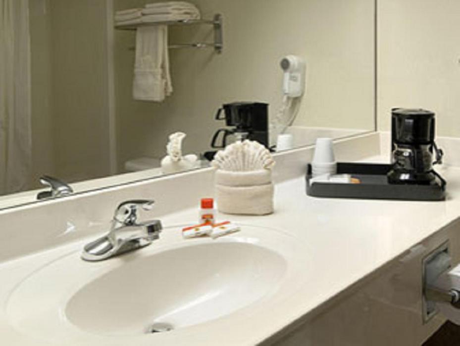 Super 8 by Wyndham Fort Worth North photo