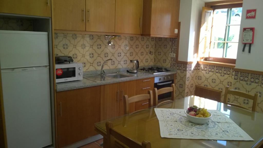 Kuchyň nebo kuchyňský kout v ubytování Casa das Neves