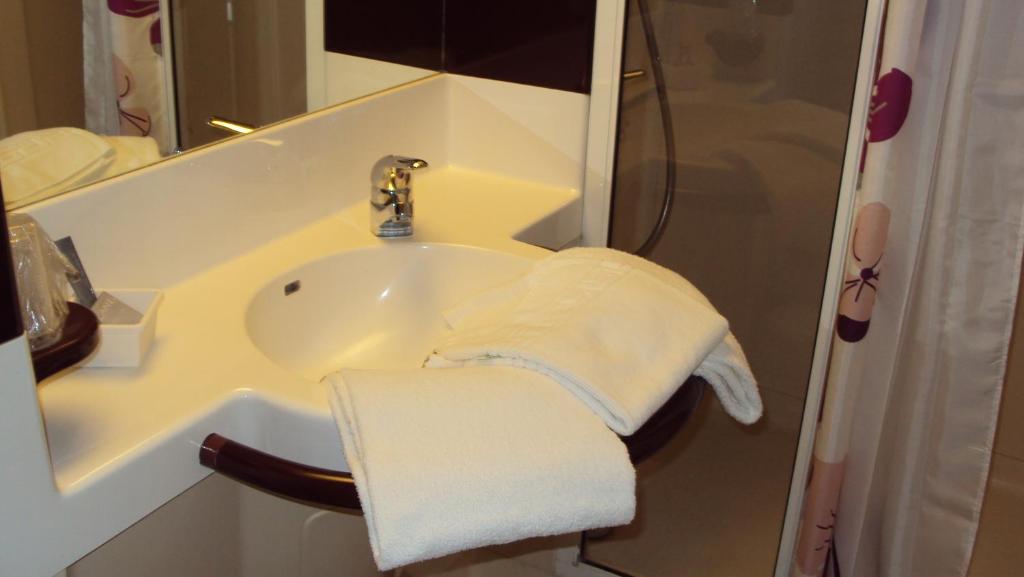 Koupelna v ubytování hotel l'échappée d'oléron