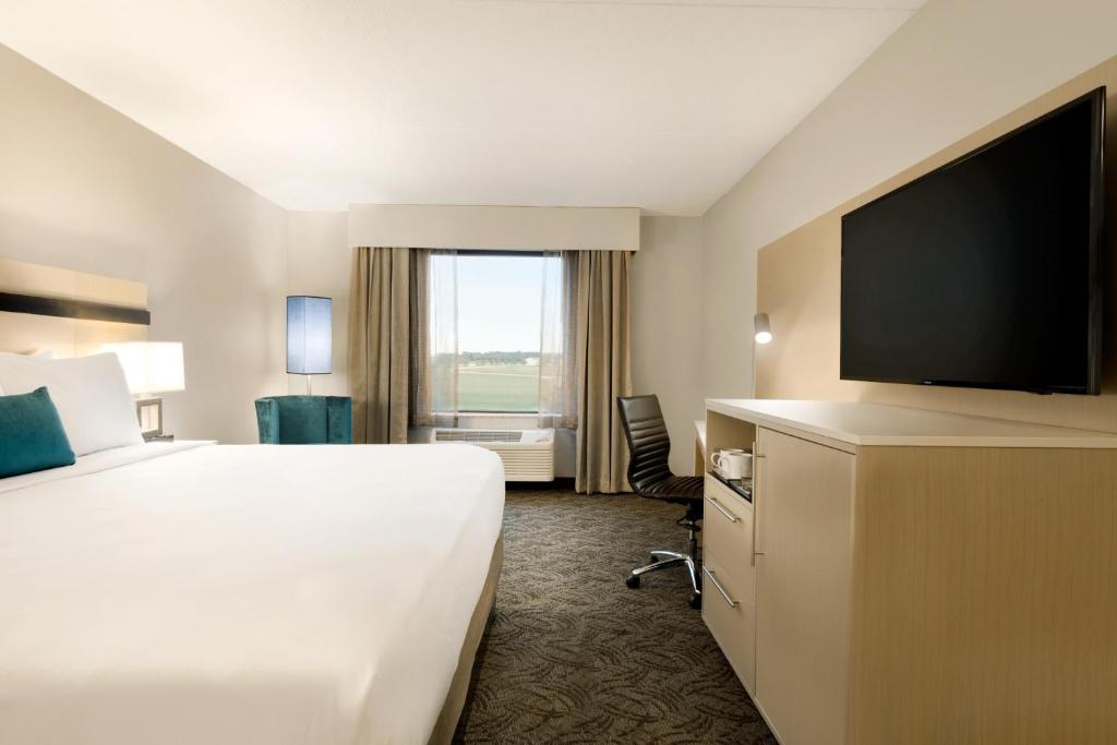 Postel nebo postele na pokoji v ubytování Holiday Inn - Bloomington - Normal by IHG