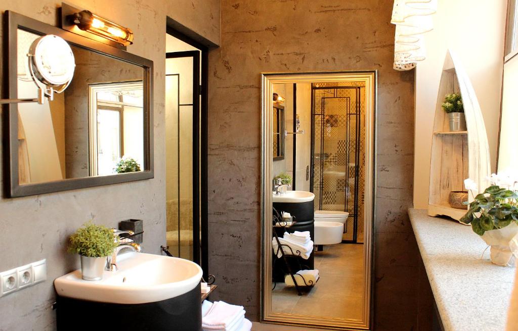 Koupelna v ubytování MaNNa Boutique Hotel