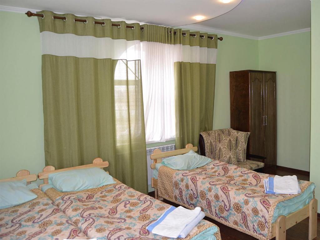 Katil atau katil-katil dalam bilik di Flamingo Hotel