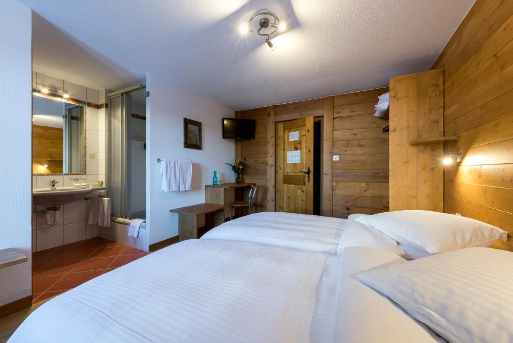 Postel nebo postele na pokoji v ubytování La Vallée Hôtel &Spa