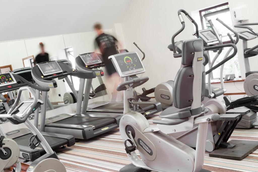 Gimnasio o instalaciones de fitness de Oranmore Lodge Hotel Conference And Leisure Centre Galway