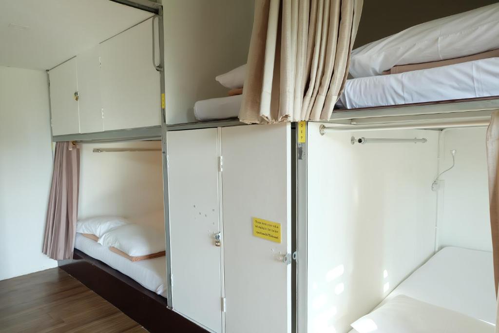 Llit o llits en una habitació de A Plus Hotel