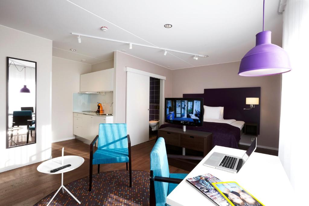 TV a/nebo společenská místnost v ubytování Finn Apartments