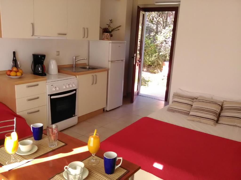 Kuchyňa alebo kuchynka v ubytovaní Mikros Gialos Apartments