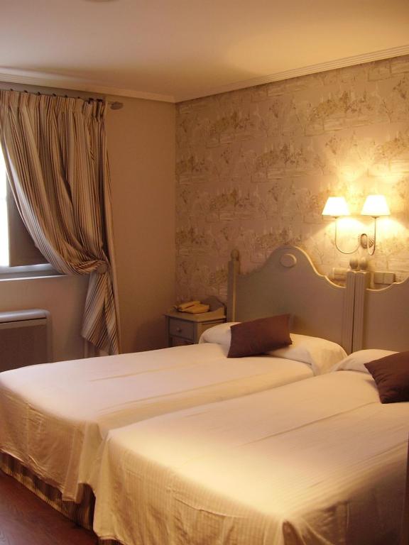 Cama o camas de una habitación en Hotel Comillas