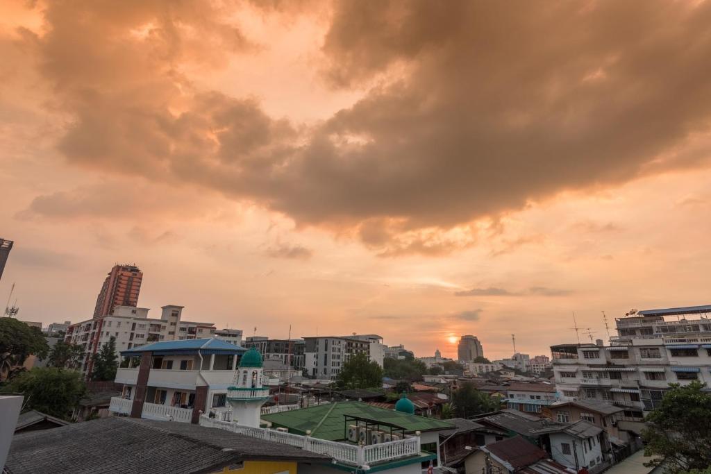 Nespecifikovaný výhled na destinaci Bangkok nebo výhled na město při pohledu z hostelu