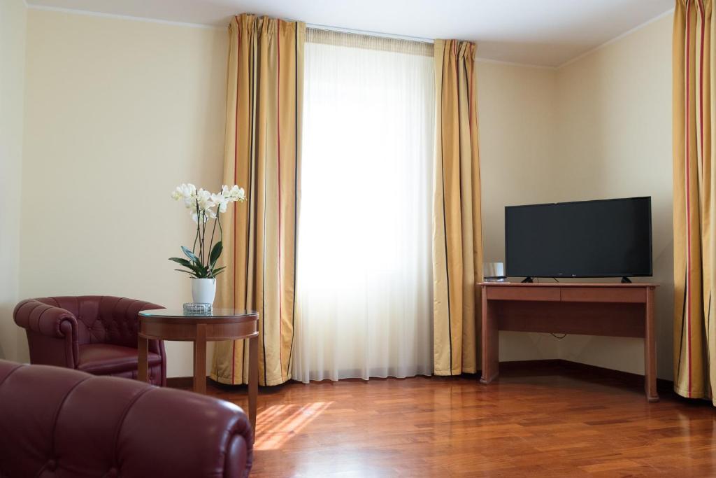 TV a/nebo společenská místnost v ubytování Appia Antica Hotel