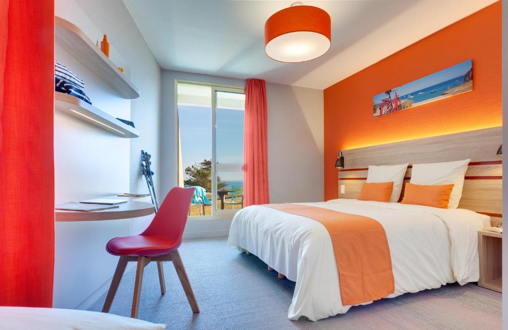 Postel nebo postele na pokoji v ubytování Village Vacances de Pen-Hir