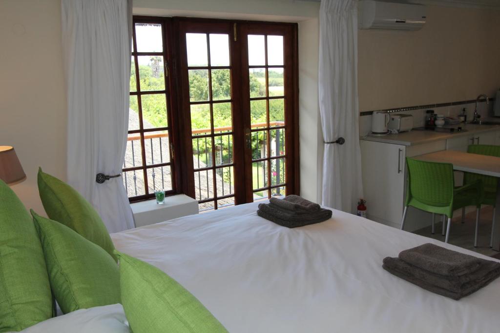 Acara Guesthouse & Cottages - Deluxe Double Or Twin Room With Balcony