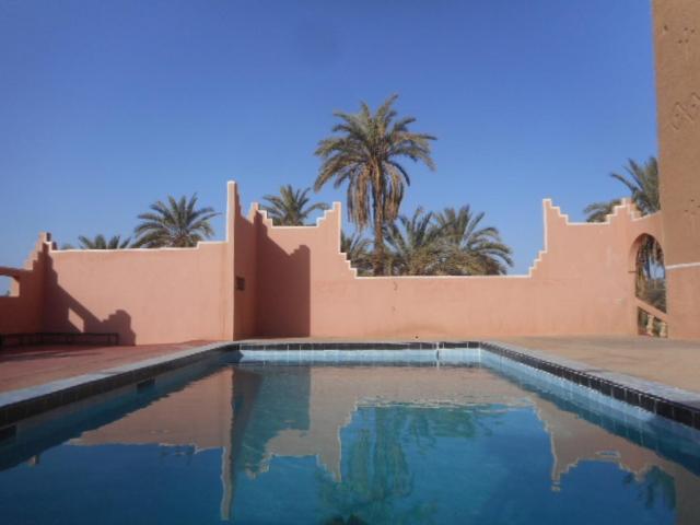 Piscina di Hotel Carrefour des Nomades o nelle vicinanze