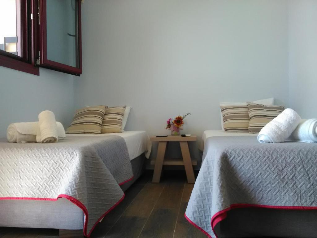 Posteľ alebo postele v izbe v ubytovaní Mikros Gialos Apartments