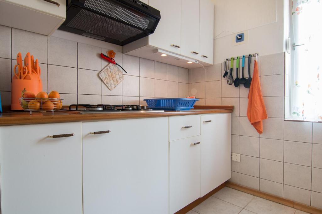 Kuchnia lub aneks kuchenny w obiekcie Apartments Nada 354