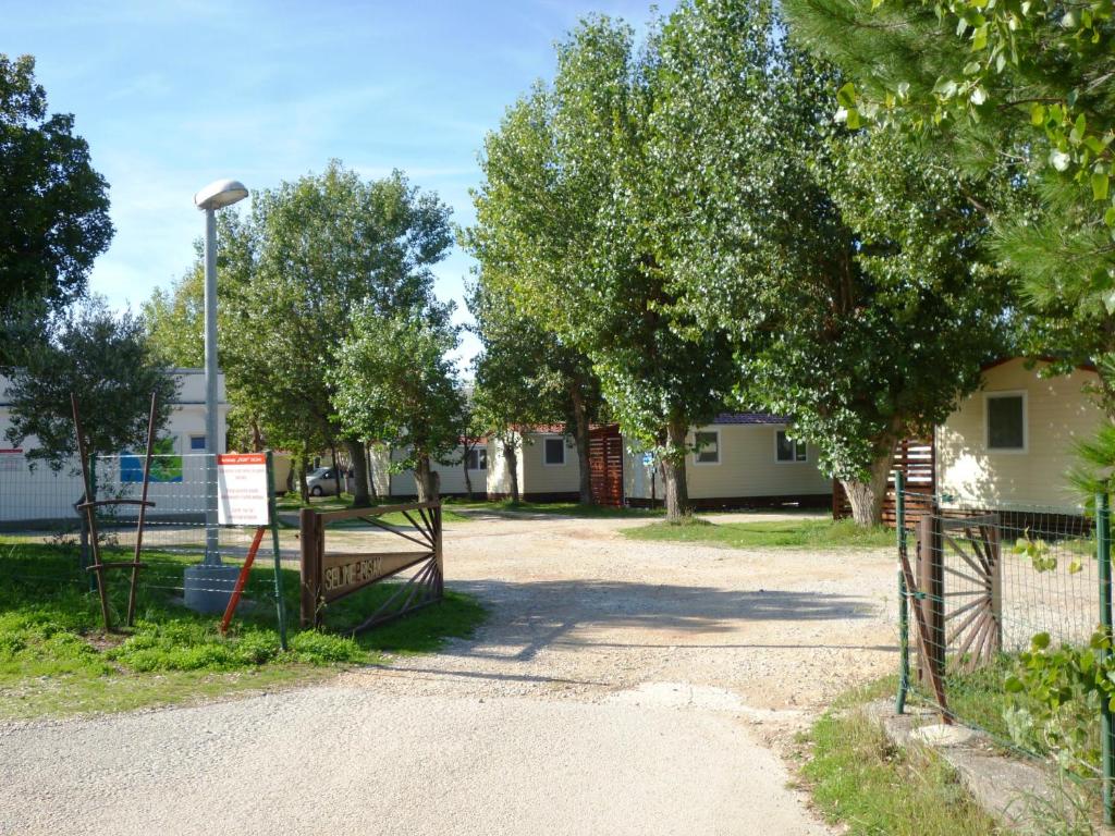 Okolí prázdninového areálu