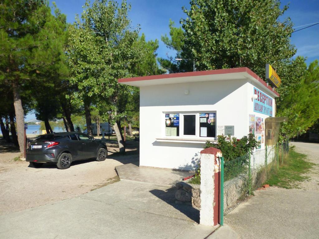 Budova, kde se prázdninový areál nachází
