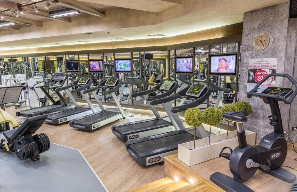 Fitness centrum a/nebo fitness zařízení v ubytování Cosmopolitan Hotel & Wellness