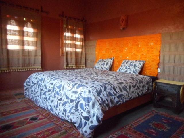Letto o letti in una camera di Hotel Carrefour des Nomades